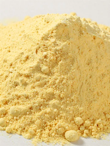 Seramik kasede sarı renkli, toz halinde mısır unu
