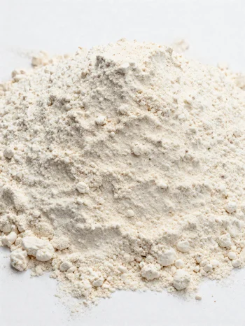 Seramik kasede doğal, açık kahverengi tonlarında Spelta unu