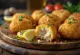 Nohutlu Bolinho de bacalhau, çıtır balık topları servis edilmiş