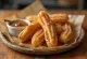 Karamelli Churro, karamel sos ve tarçınla