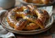 Taze pişmiş haşhaşlı pretzel