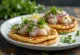 Taze deniz balığı ve avokado ile servis edilen Ceviche krep