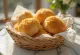 Taze pişmiş Filipin pandesal ekmeği