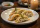 Klasik gyoza, çıtır servis edilmiş