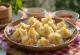 Bambu buharlayıcıda servis edilen, yapışkan pirinç hamurunda Çin tatlı maş fasulyeli dumpling