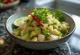 Misket limonu suyu ve avokado ile servis edilen Avokadolu Ceviche