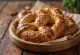 Pekan cevizli pretzel servisi