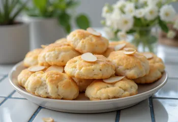 Badem unlu Nankhatai, yumuşak ve bademli kurabiyeler