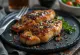 Taze baharatlarla BBQ ızgara mersin balığı