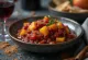 Tarçınlı mangolu kırmızı şaraplı chutney servis edilmiş